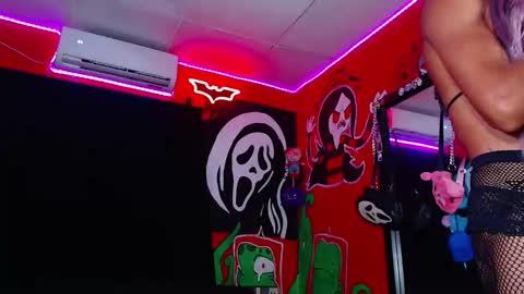 Snapshot of evedollx chatting on 03-09-26, 06:06 eve dark online show from 03-09-26, 06:06