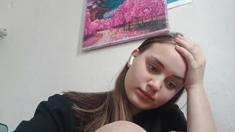 Snapshot of eveliaballiett chatting on 03-12-26, 09:26 Noor online show from 03-12-26, 09:26