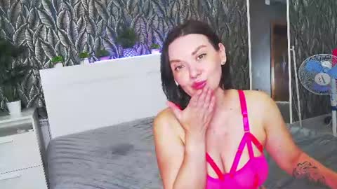 EveLibston online show from 06-11-26, 03:04