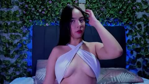 Snapshot of evelin_33 chatting on 09-17-25, 08:10 E V E L I N online show from 09-17-25, 08:10