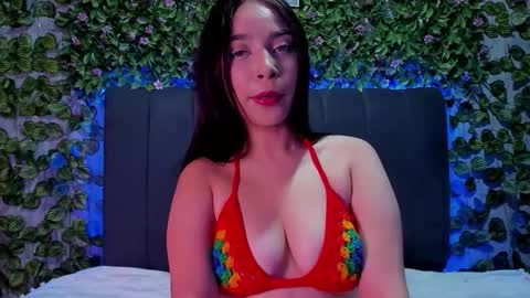 Snapshot of evelin_33 chatting on 09-18-25, 09:50 E V E L I N online show from 09-18-25, 09:50