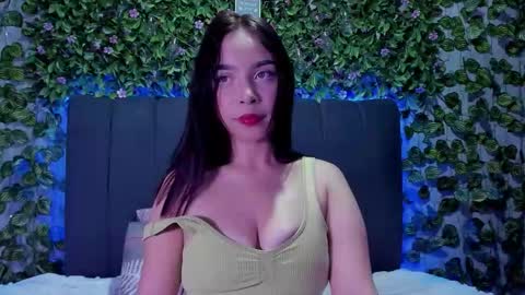 Snapshot of evelin_33 chatting on 09-19-25, 07:14 E V E L I N online show from 09-19-25, 07:14