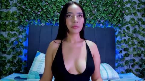 Snapshot of evelin_33 chatting on 09-25-25, 05:16 E V E L I N online show from 09-25-25, 05:16