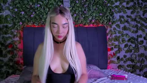 Snapshot of evelin_33 chatting on 10-07-25, 11:13 E V E L I N online show from 10-07-25, 11:13