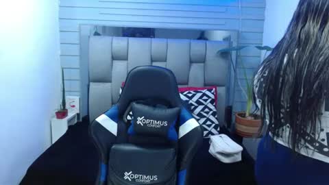 evelin zaens online show from 06-18-26, 04:46