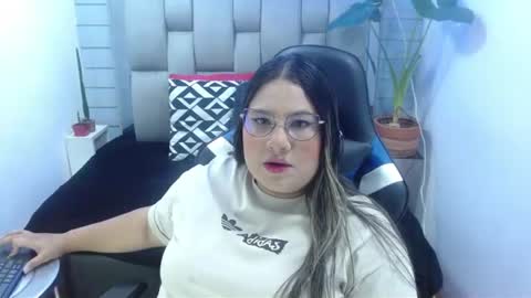 evelin zaens online show from 06-24-26, 03:49