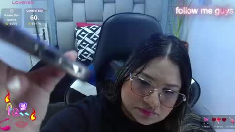 evelin zaens online show from 06-25-26, 05:07
