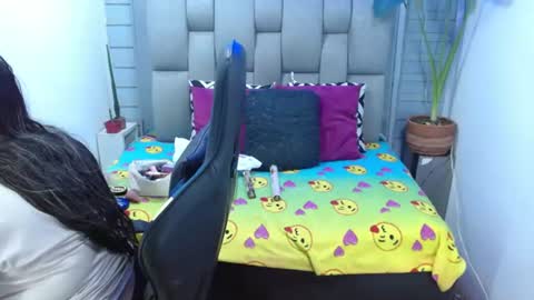 evelin zaens online show from 07-15-26, 04:18