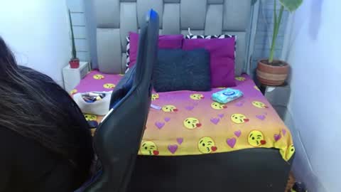 evelin zaens online show from 07-22-26, 03:31