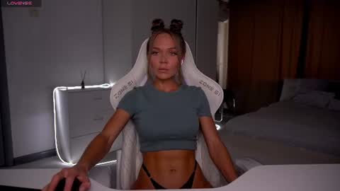 Evelina online show from 06-18-26, 09:36