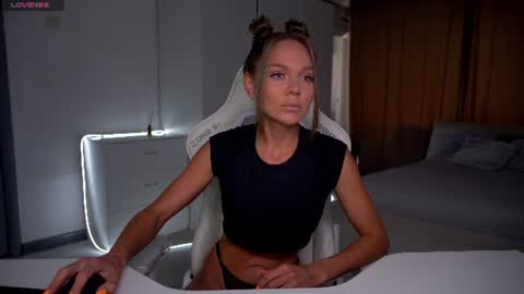 Evelina online show from 06-28-26, 01:39