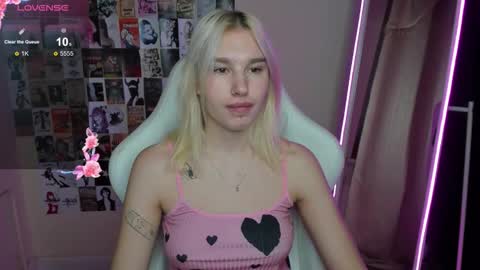 Evelina online show from 11-18-25, 01:22