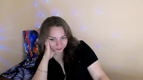 Snapshot of evelineli chatting on 09-10-25, 10:43 Lydia online show from 09-10-25, 10:43