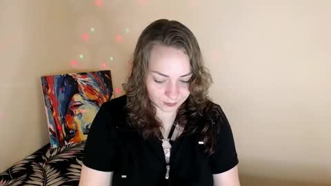 Snapshot of evelineli chatting on 09-18-25, 05:37 Lydia online show from 09-18-25, 05:37