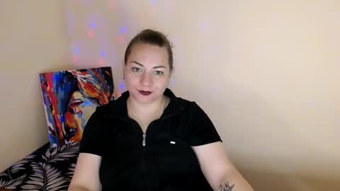 Snapshot of evelineli chatting on 09-19-25, 05:42 Lydia online show from 09-19-25, 05:42