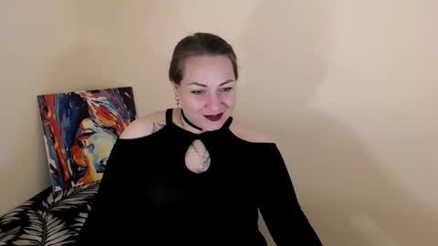 Snapshot of evelineli chatting on 09-25-25, 08:01 Lydia online show from 09-25-25, 08:01