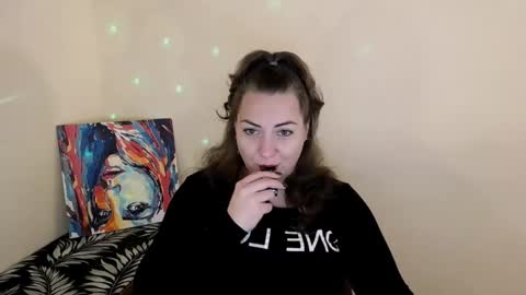 Snapshot of evelineli chatting on 10-15-25, 07:52 Lydia online show from 10-15-25, 07:52