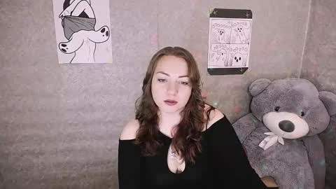 Snapshot of evelineli chatting on 10-26-25, 10:36 Lydia online show from 10-26-25, 10:36