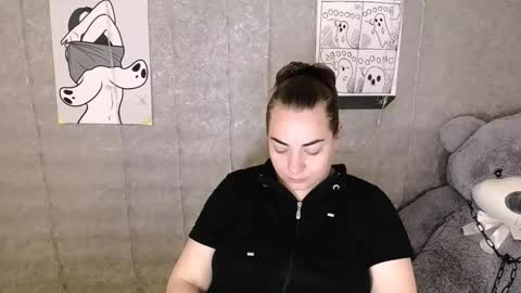 Snapshot of evelineli chatting on 11-02-25, 04:26 Lydia online show from 11-02-25, 04:26