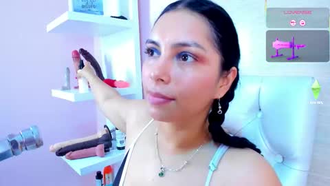 Snapshot of evelinn_belen chatting on 09-27-25, 01:05 Evelinn belen online show from 09-27-25, 01:05