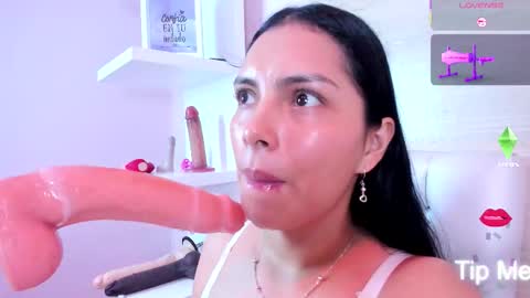 Snapshot of evelinn_belen chatting on 10-04-25, 04:27 Evelinn belen online show from 10-04-25, 04:27