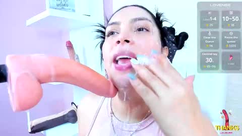 Snapshot of evelinn_belen chatting on 10-18-25, 03:57 Evelinn belen online show from 10-18-25, 03:57