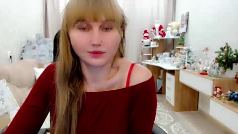 Snapshot of evelove33 chatting on 12-19-25, 04:36 evelove online show from 12-19-25, 04:36