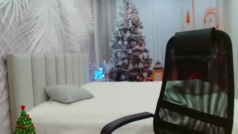 Snapshot of evelove33 chatting on 02-08-26, 06:00 evelove online show from 02-08-26, 06:00