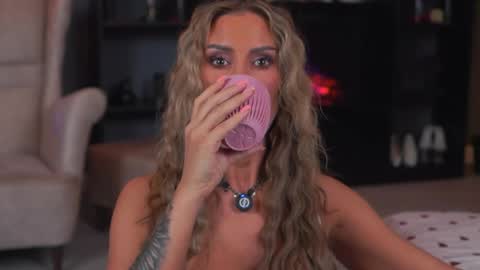 Evelyn online show from 04-14-26, 06:14