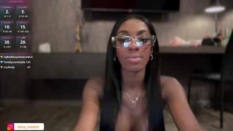 Snapshot of evelyn_jhonson3 chatting on 02-03-25, 02:55 E V E L Y N online show from 02-03-25, 02:55