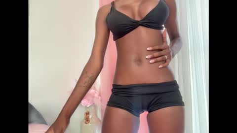 Snapshot of evelyn_jhonson3 chatting on 09-09-25, 02:05 E V E L Y N online show from 09-09-25, 02:05