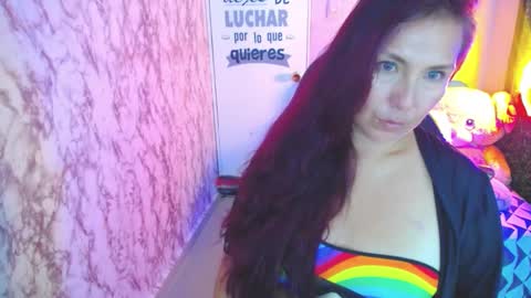 Snapshot of evelyn_mature19 chatting on 01-09-25, 01:29 Juliana online show from 01-09-25, 01:29