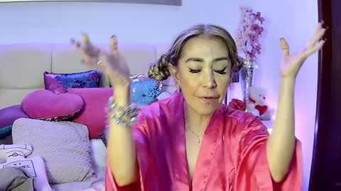 Snapshot of evelynagrey chatting on 11-23-25, 10:37 EvelynaGrey online show from 11-23-25, 10:37