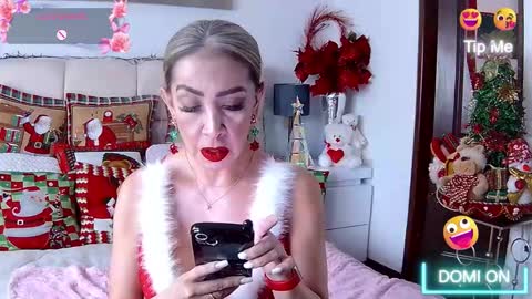 Snapshot of evelynagrey chatting on 12-19-25, 08:27 EvelynaGrey online show from 12-19-25, 08:27