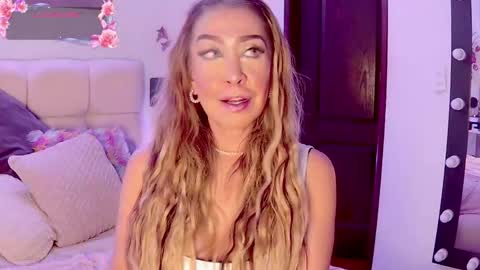 Snapshot of evelynagrey chatting on 01-12-26, 12:05 EvelynaGrey online show from 01-12-26, 12:05