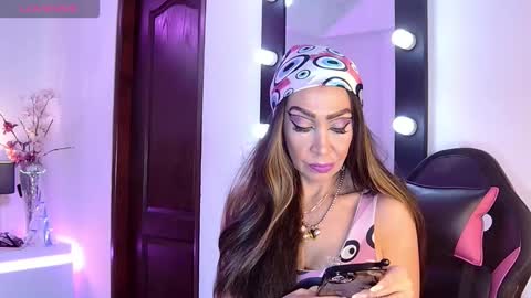 Snapshot of evelynagrey chatting on 02-22-26, 11:14 EvelynaGrey online show from 02-22-26, 11:14