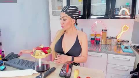 Snapshot of evelynagrey chatting on 03-15-26, 04:29 EvelynaGrey online show from 03-15-26, 04:29