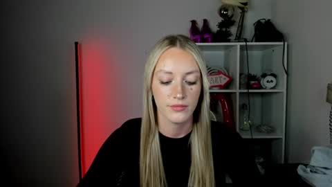 evelynblond online show from 06-22-26, 01:52