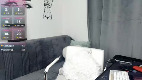 Snapshot of evelynhais chatting on 11-22-25, 06:40 Evelyn online show from 11-22-25, 06:40