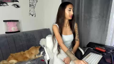 Snapshot of evelynhais chatting on 12-01-25, 02:00 Evelyn online show from 12-01-25, 02:00