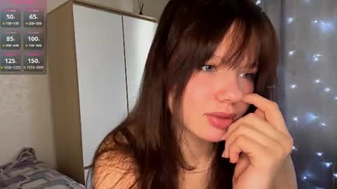 Snapshot of evelynhudson chatting on 06-18-26, 07:19 Evelyn Velvet online show from 06-18-26, 07:19