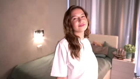 Snapshot of evelynnclaire chatting on 06-16-26, 06:38 Emily online show from 06-16-26, 06:38