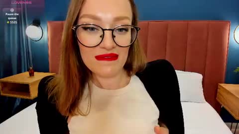 Evelyn online show from 06-12-26, 01:59