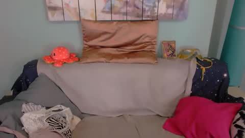 Everly online show from 11-26-25, 01:01