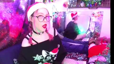 Snapshot of everlyester chatting on 12-22-24, 06:49 Evie online show from 12-22-24, 06:49