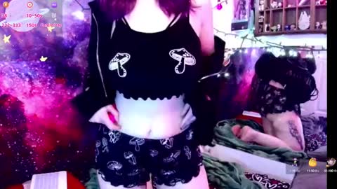 Snapshot of everlyester chatting on 02-28-25, 09:58 Evie online show from 02-28-25, 09:58