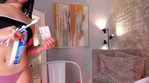 Snapshot of everyh chatting on 02-12-25, 08:07 Sophia online show from 02-12-25, 08:07