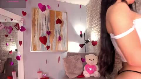 Snapshot of everyh chatting on 02-14-25, 07:54 Sophia online show from 02-14-25, 07:54