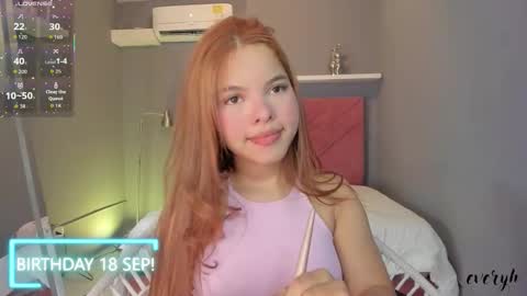 Snapshot of everyh chatting on 09-17-25, 07:48 Sophia online show from 09-17-25, 07:48