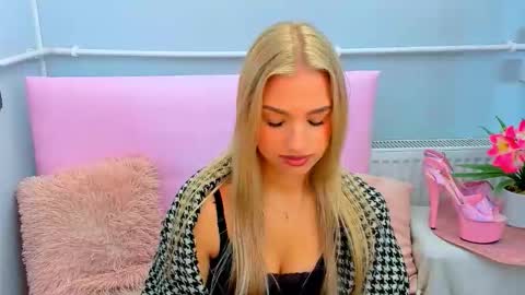 Snapshot of evettegold chatting on 09-15-25, 07:25 Eve online show from 09-15-25, 07:25